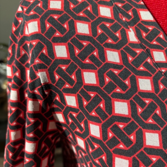 Ladies Tommy Bahamas Silk dress Small geometric print burgundy travel VTG Y2K - Picture 9 of 9